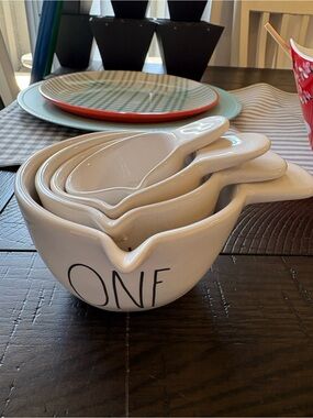 Rae Dunn Measuring bowl set